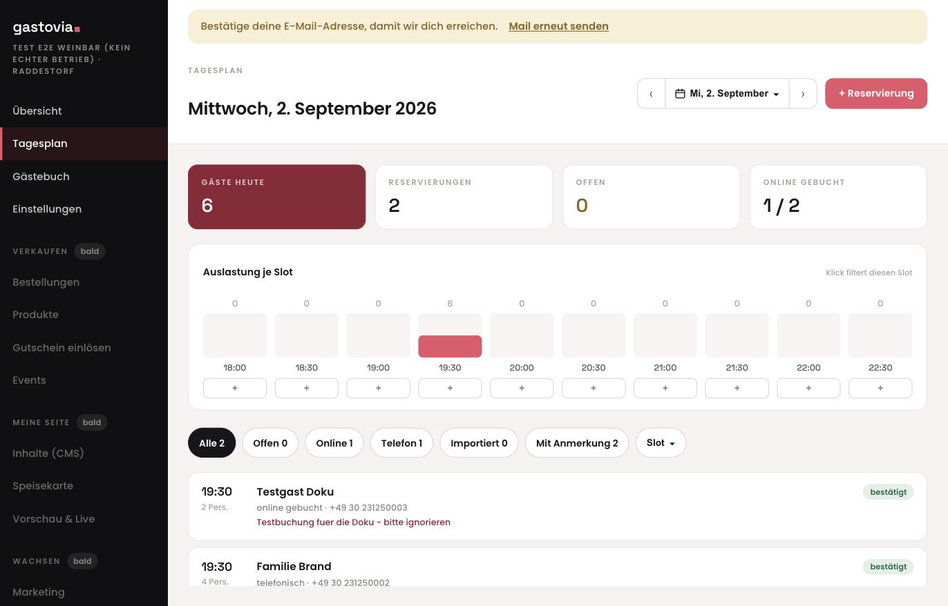 Eine über das Widget eingegangene Buchung, erkennbar an „online gebucht“